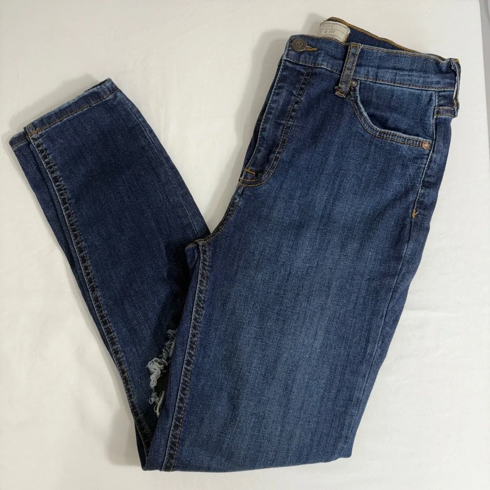 Free People Women's Distressed Ripped Knee Skinny Jeans Dark Wash Denim Size 30‎ - Picture 2 of 6